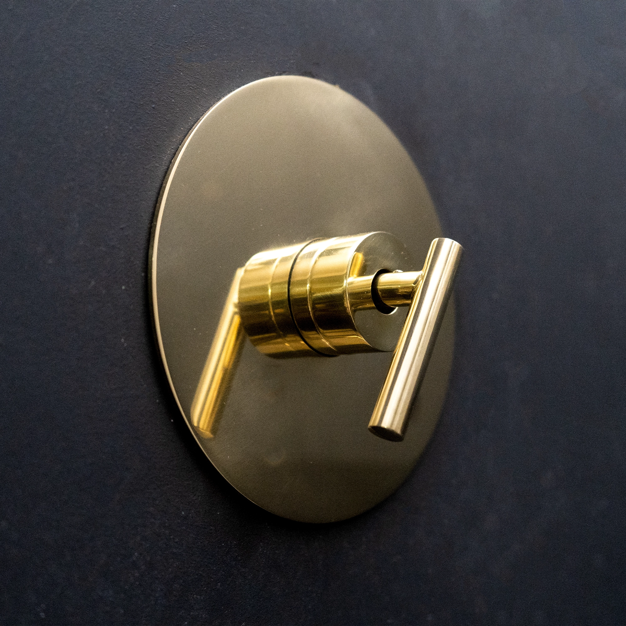 Handcrafted Solid Brass Luxura Thermostatic Shower Shower System - Detail View | Brassna