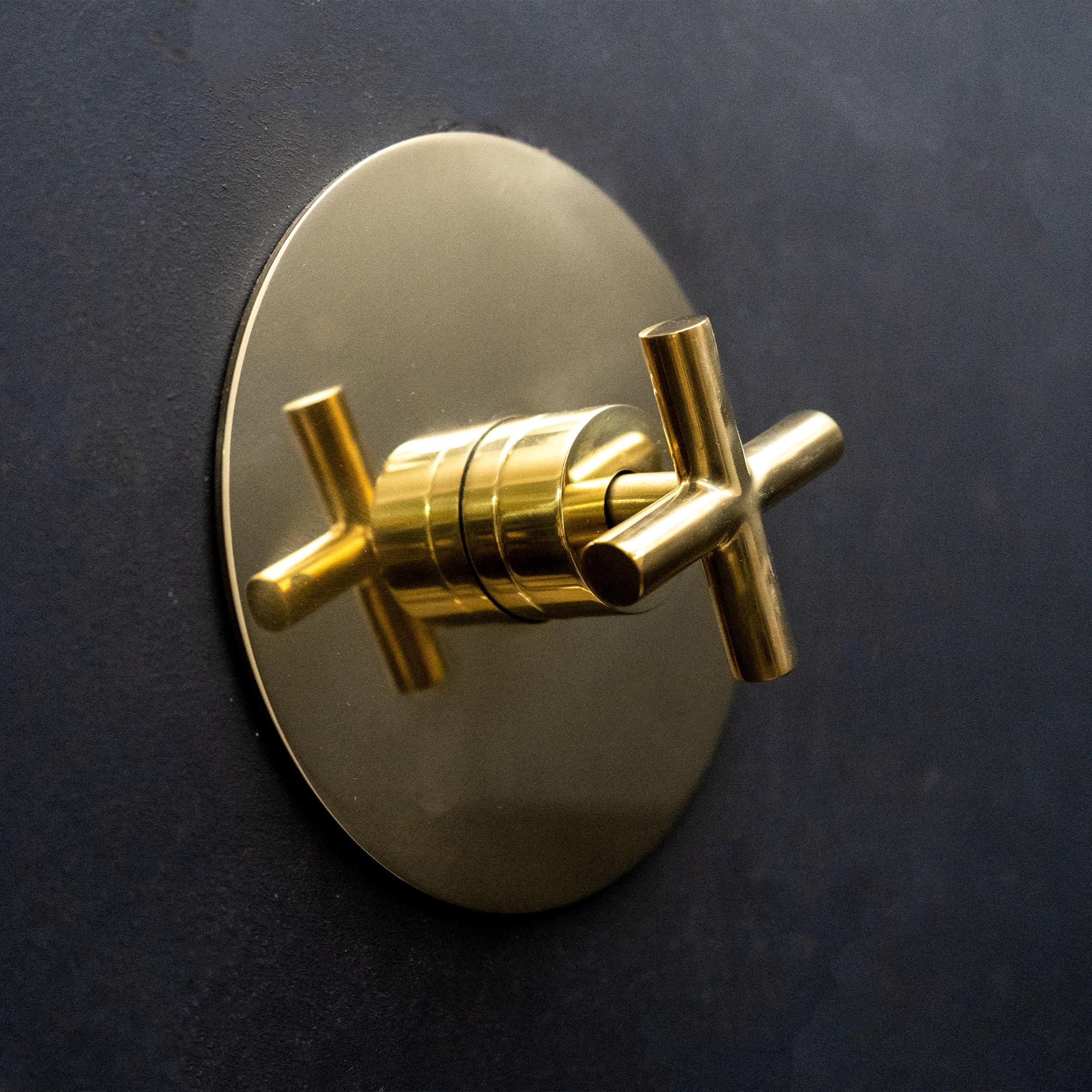 Handcrafted Solid Brass One Handle Shower Set with Dome head shower 1 Shower System - Detail View | Brassna