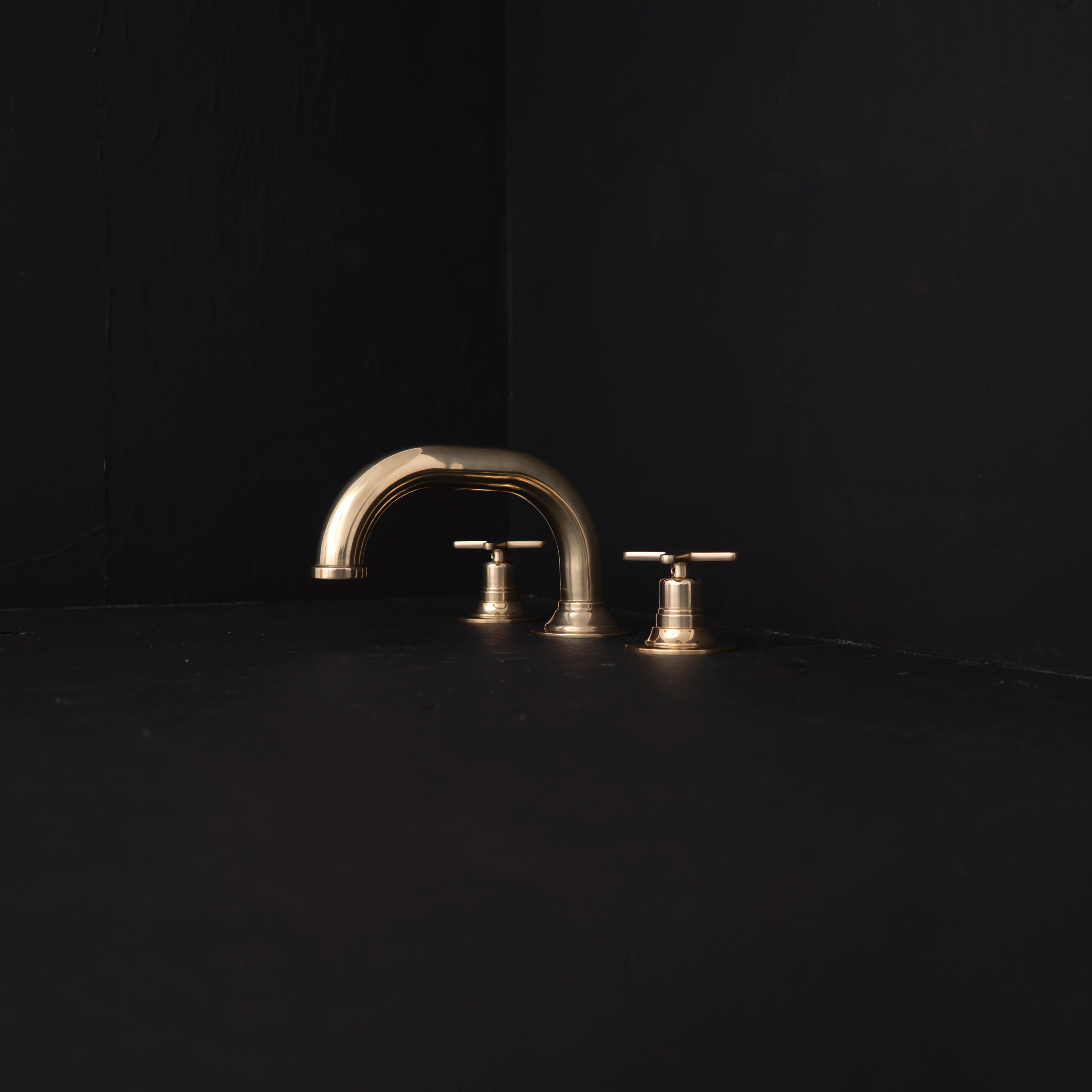 Unlacquered Brass Deck Mounted Sink Faucet, Widespread 3 Holes Bath Faucet Deck Mounted Faucet