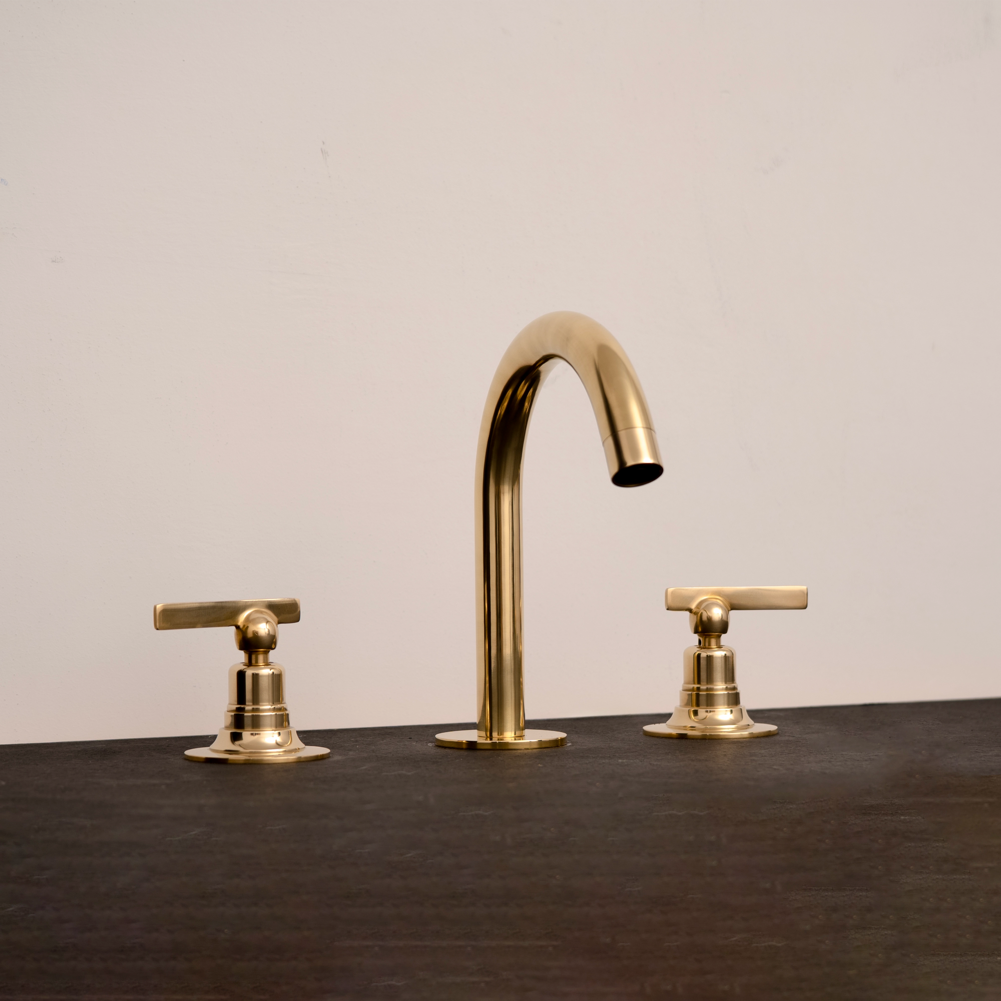 Handcrafted Solid Brass Vintage Unlacquered Brass Faucet – Gooseneck Deck Mount Basin Tap Bathroom Faucet - Detail View | Brassna
