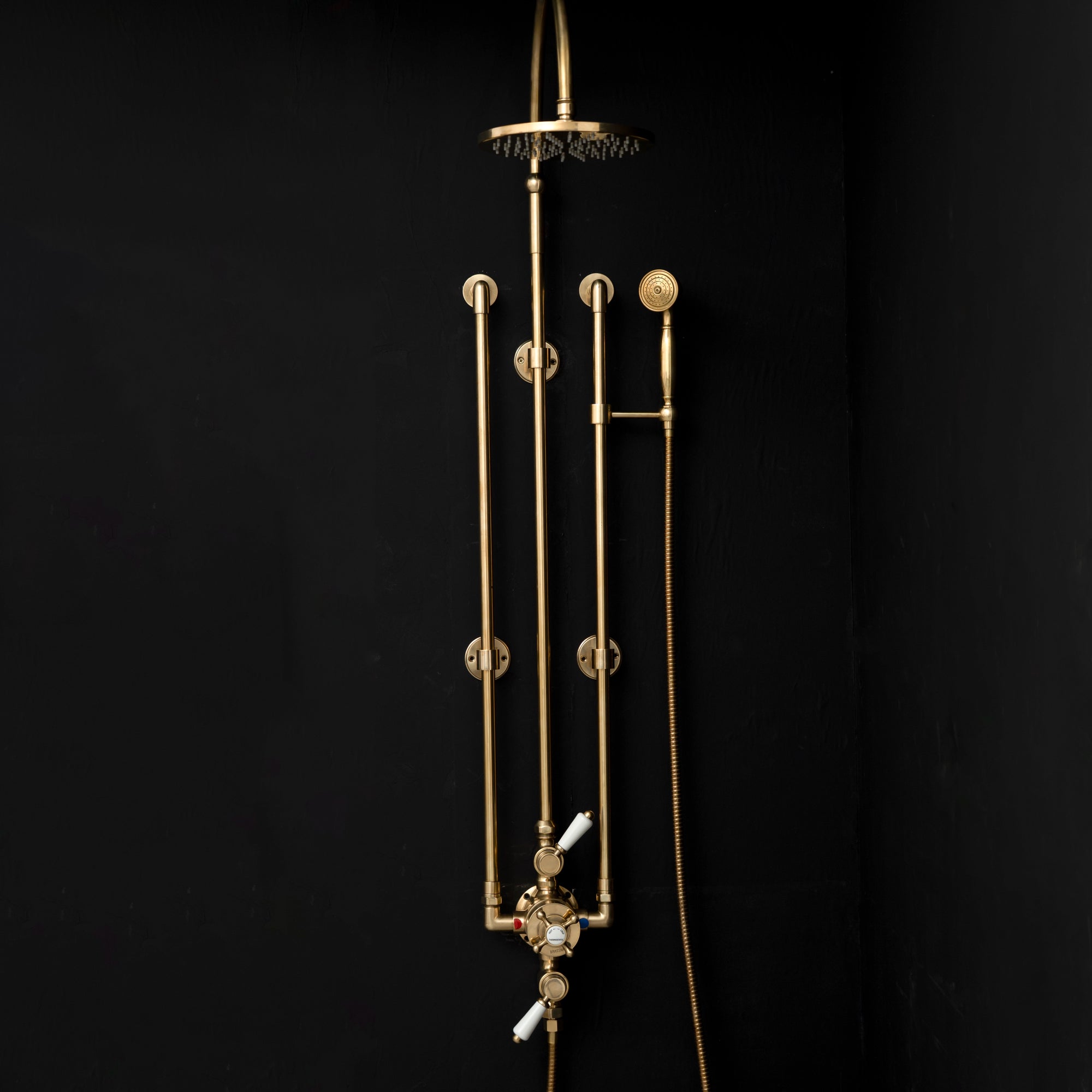Handcrafted Solid Brass Bespoke Thermostatic Shower Shower System - Detail View | Brassna