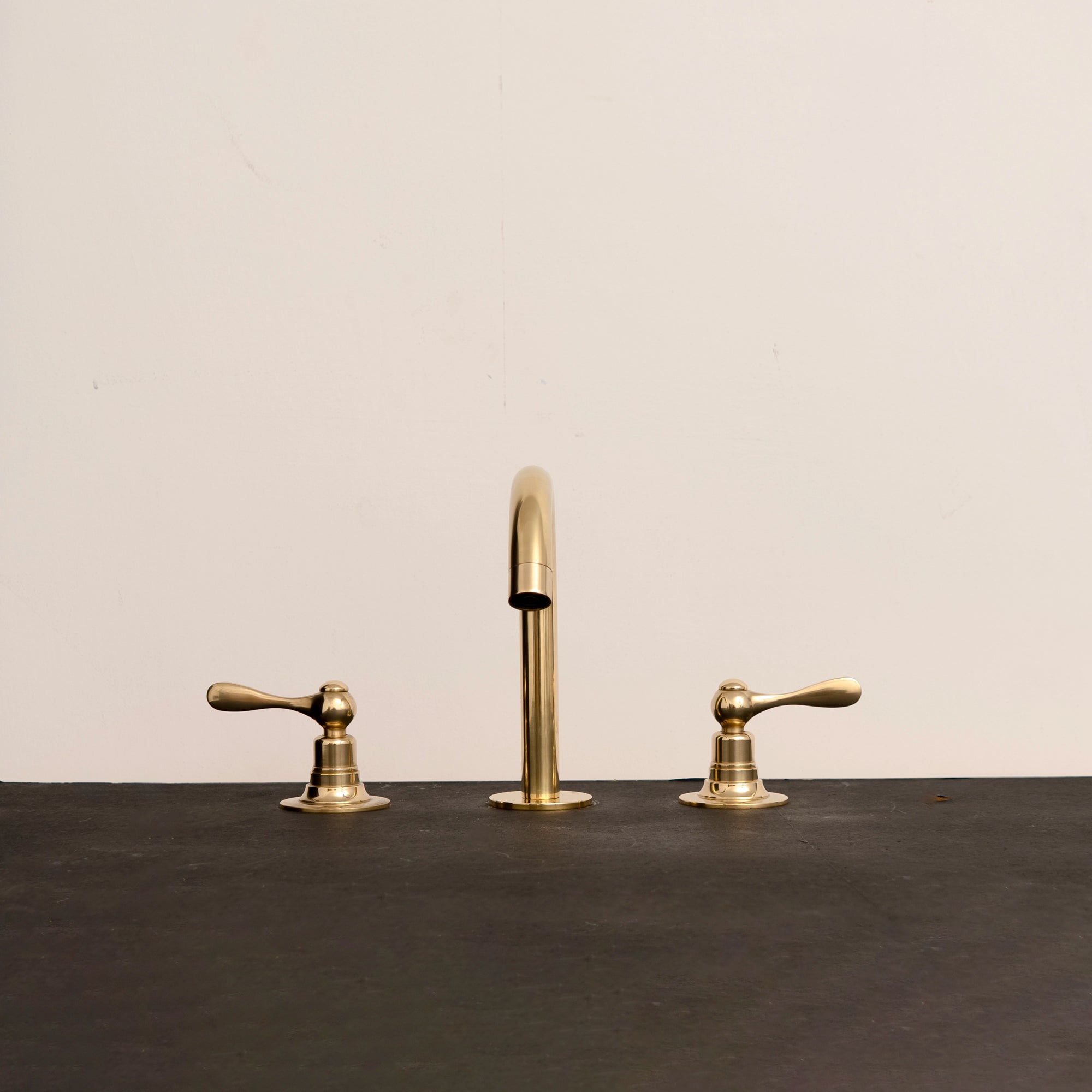 Unlacquered Brass Deck Mounted Sink Faucet, Widespread 3 Holes Bath Faucet Deck Mounted Bathroon Faucet