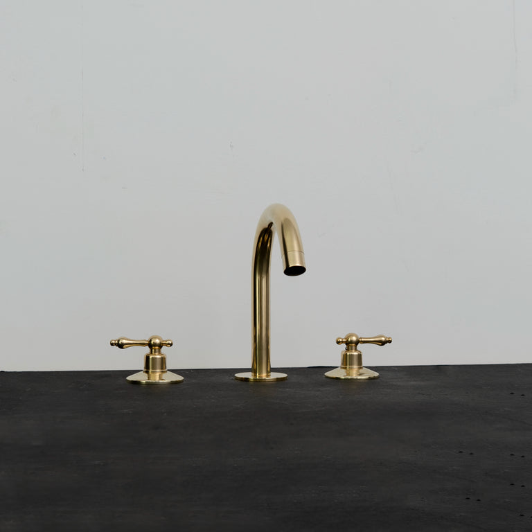 Regal Radius: Three-Piece Gooseneck Basin Mixer