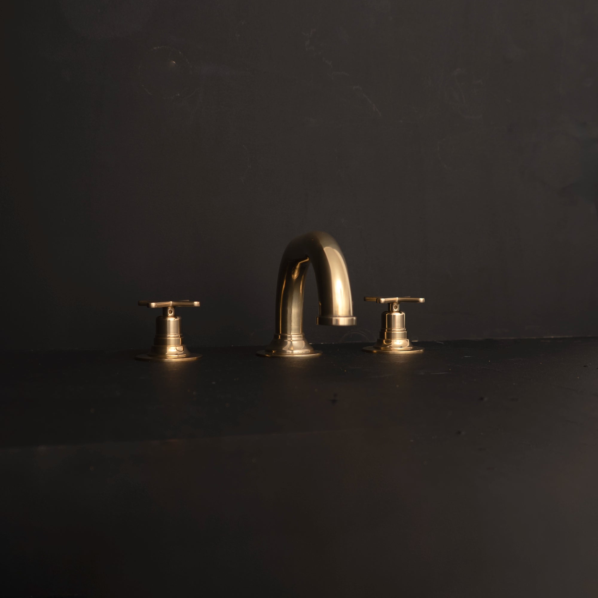 Unlacquered Brass Deck Mounted Sink Faucet, Widespread 3 Holes Bath Faucet Deck Mounted Faucet