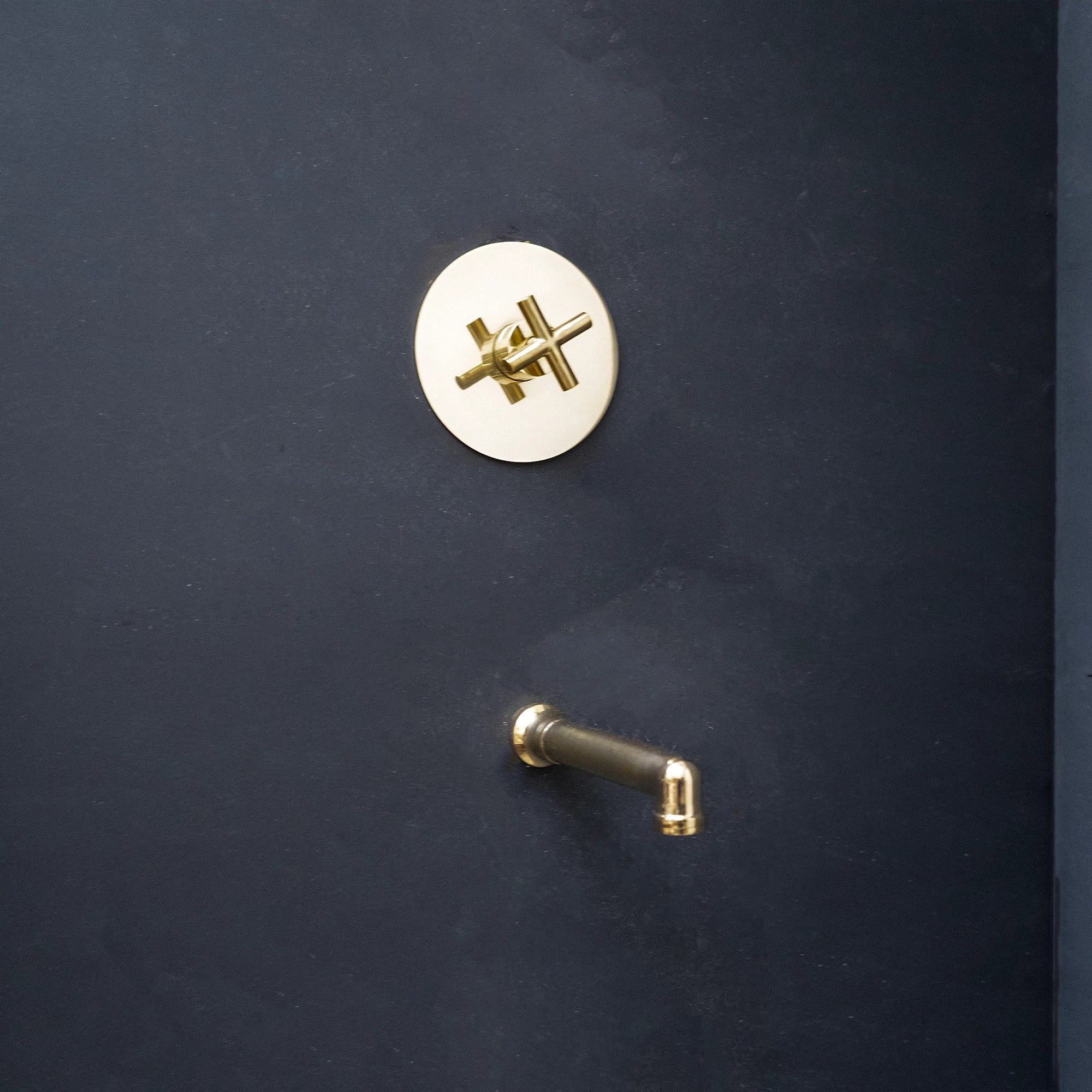 Brass Bathroom Faucet Wall-Mounted - Never Plated | Brassna The Wall Thermostatic Pour