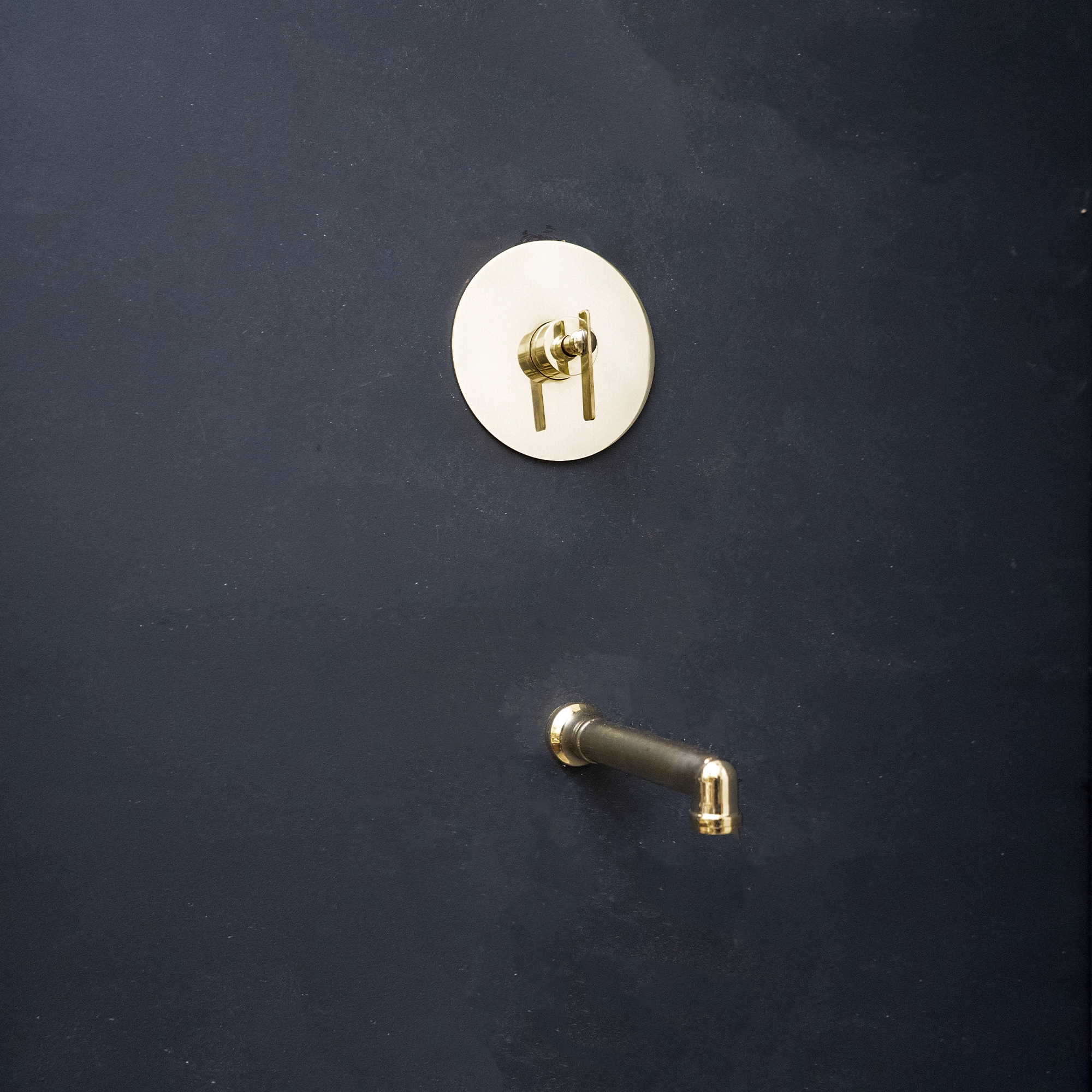 Solid Brass Handmade Brass Wall-Mounted Tub Filler with Thermostatic Valve Shower System | Brassna