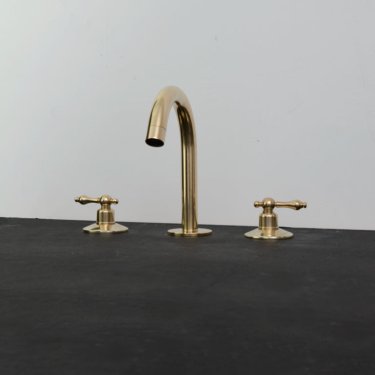 Regal Radius: Three-Piece Gooseneck Basin Mixer
