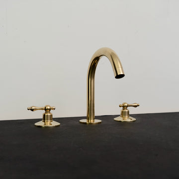 Regal Radius: Three-Piece Gooseneck Basin Mixer