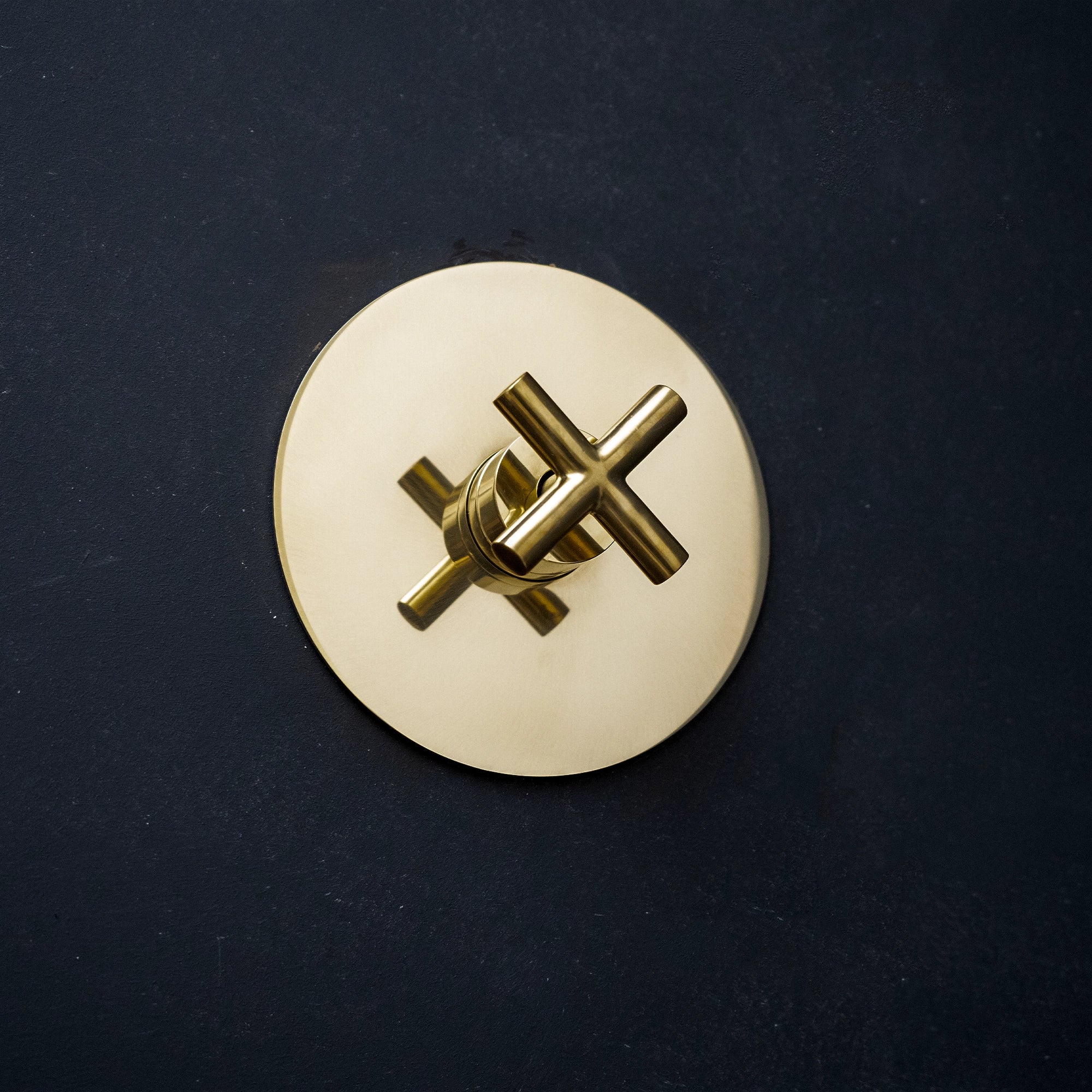 Brass Bathroom Faucet Wall-Mounted - Never Plated | Brassna The Wall Thermostatic Pour