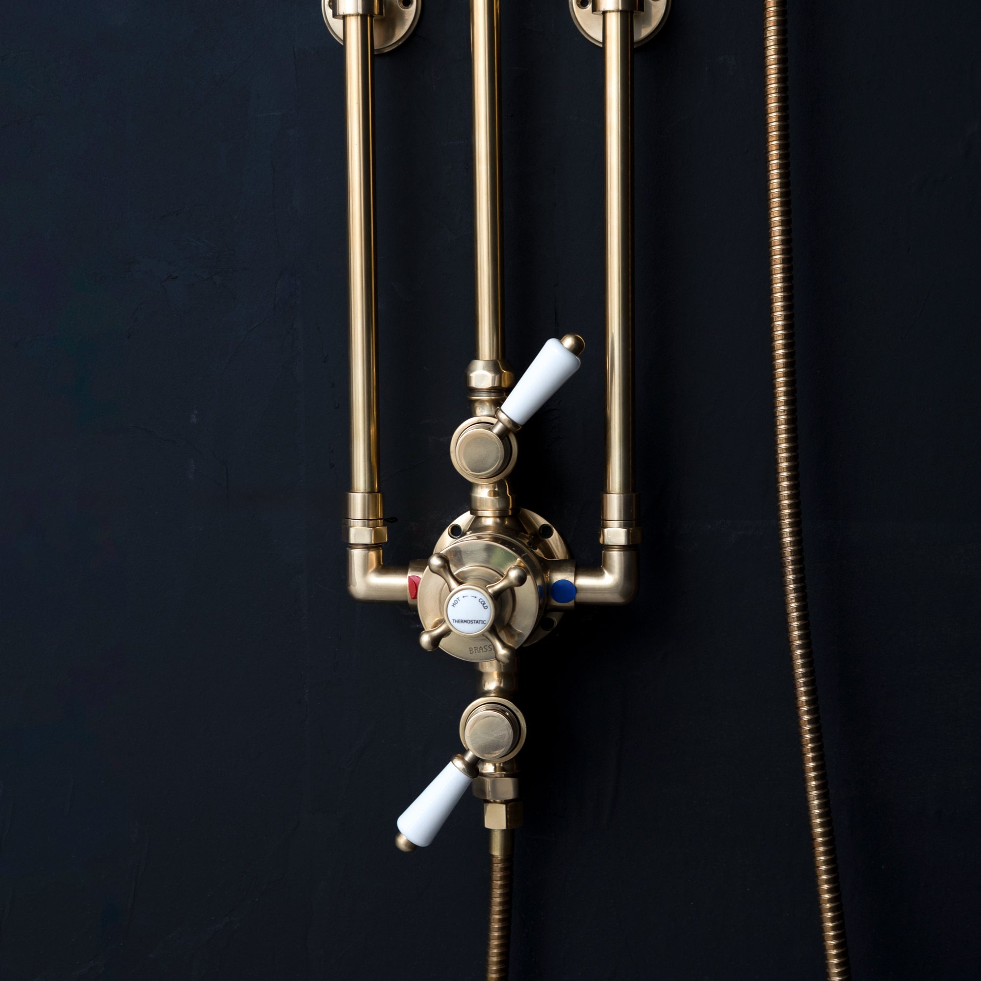 Handcrafted Solid Brass Bespoke Thermostatic Shower Shower System - Detail View | Brassna