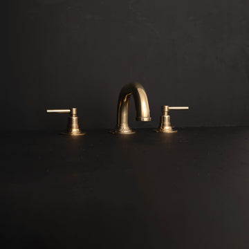 Widespread sink faucet