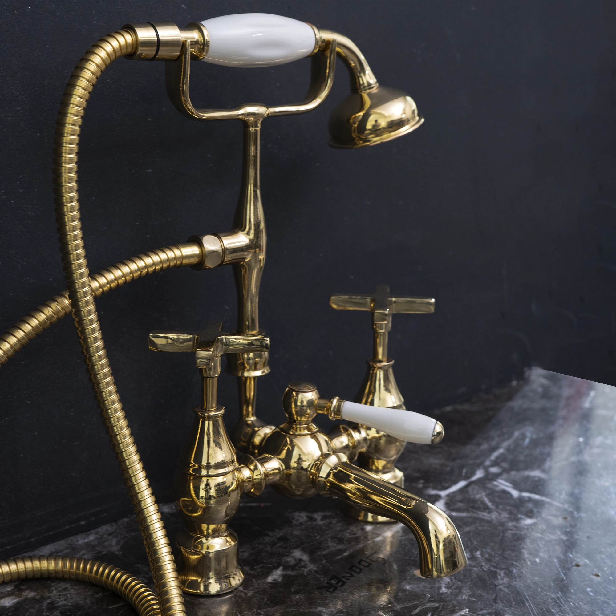 Brass Tub Filler Filler - 7 Finishes | Brassna The Auric Filler