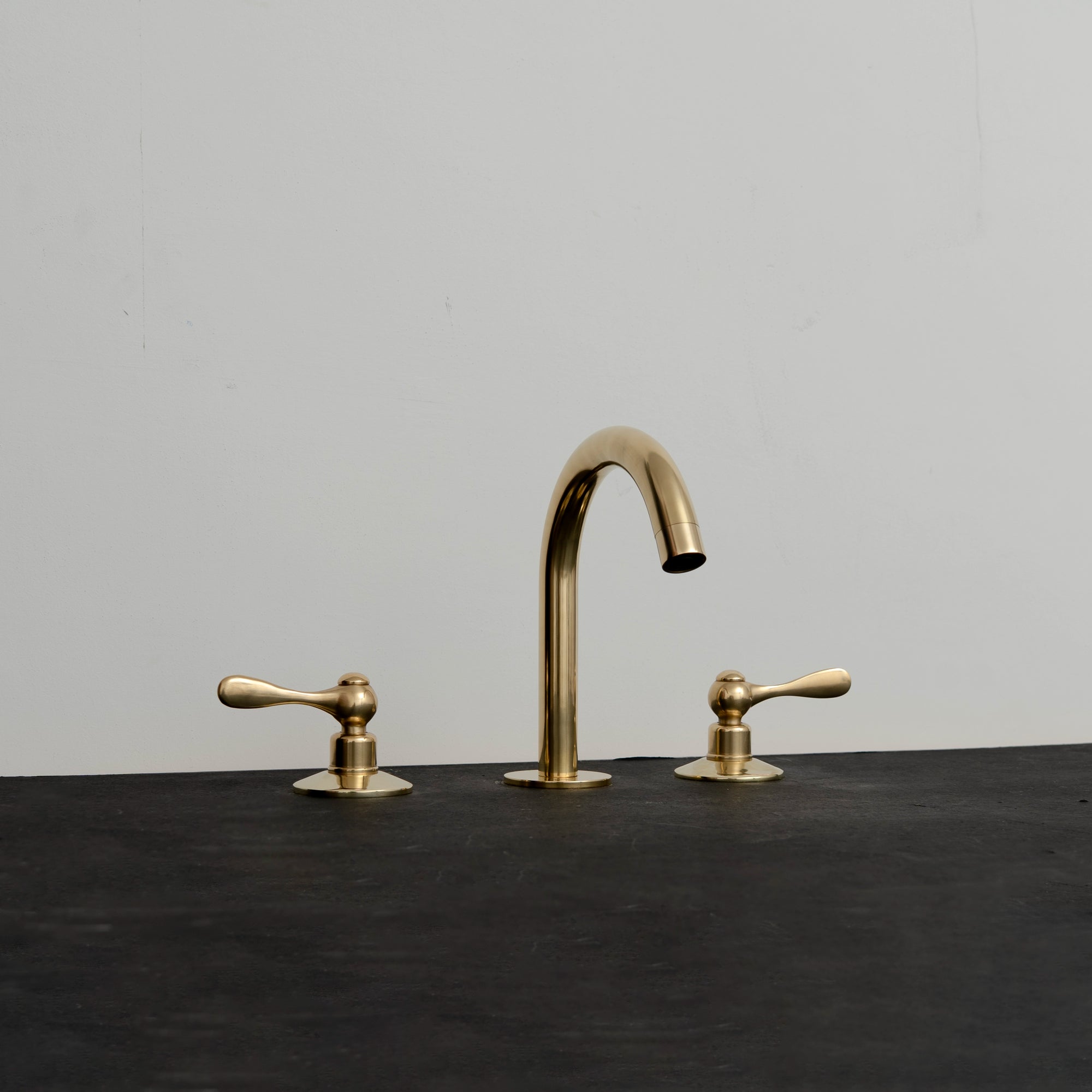 Handcrafted Mid Century Modern Revamp Bath Faucet | Brassna Mid-Century Modern Revamp: Solid Brass Deck-Mount Faucet