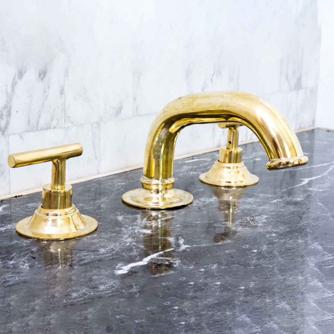 Unlacquered Brass Deck Mounted Sink Faucet, Widespread 3 Holes Bath Faucet Deck Mounted Faucet