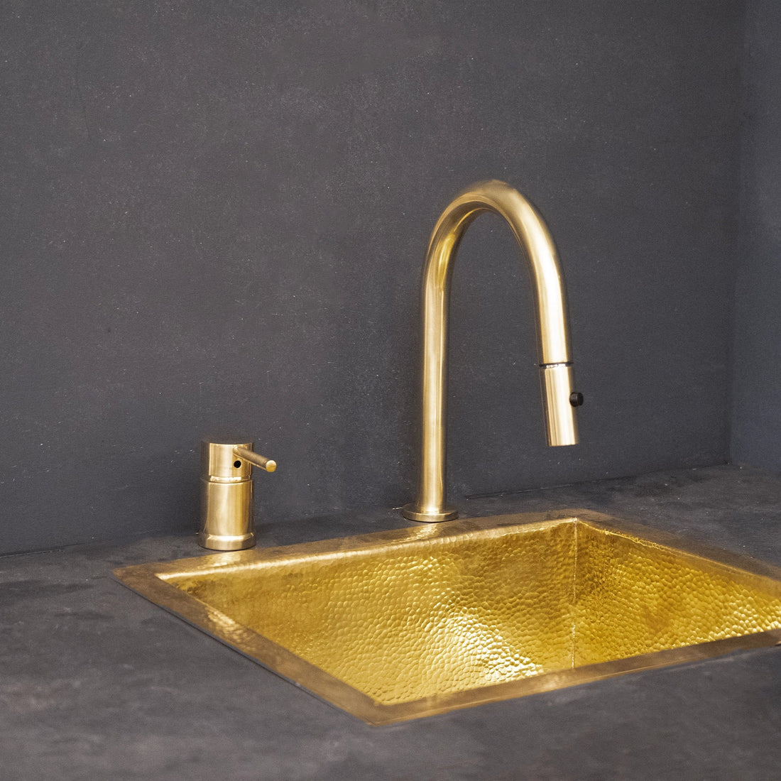  Deck Mounted Unlacquered Brass Single Handle Pull-Down Kitchen Faucet
