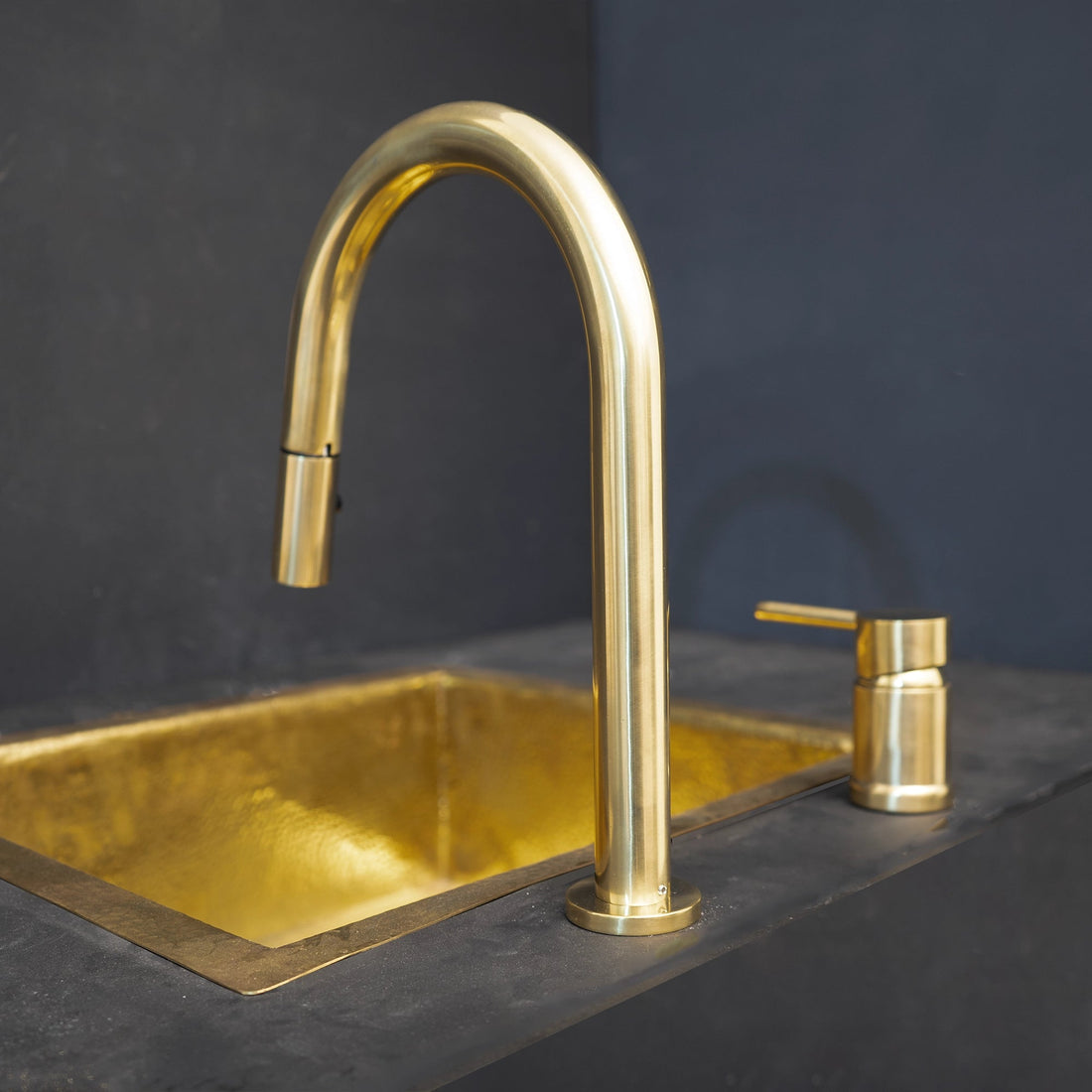 Deck Mounted Unlacquered Brass Single Handle Pull-Down Kitchen Faucet - Brassna