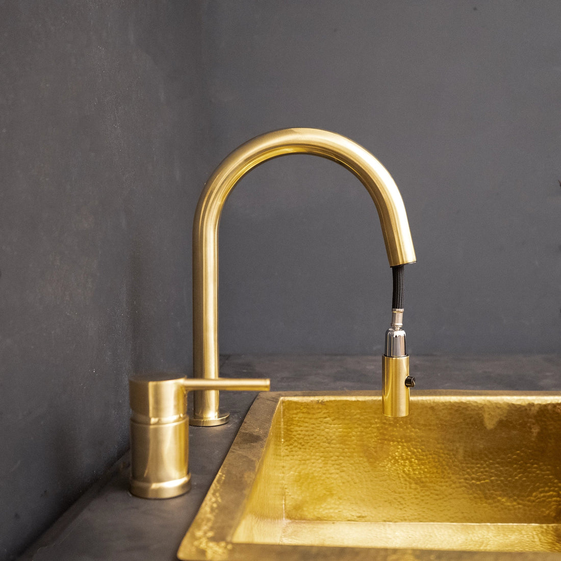  Deck Mounted Unlacquered Brass Single Handle Pull-Down Kitchen Faucet