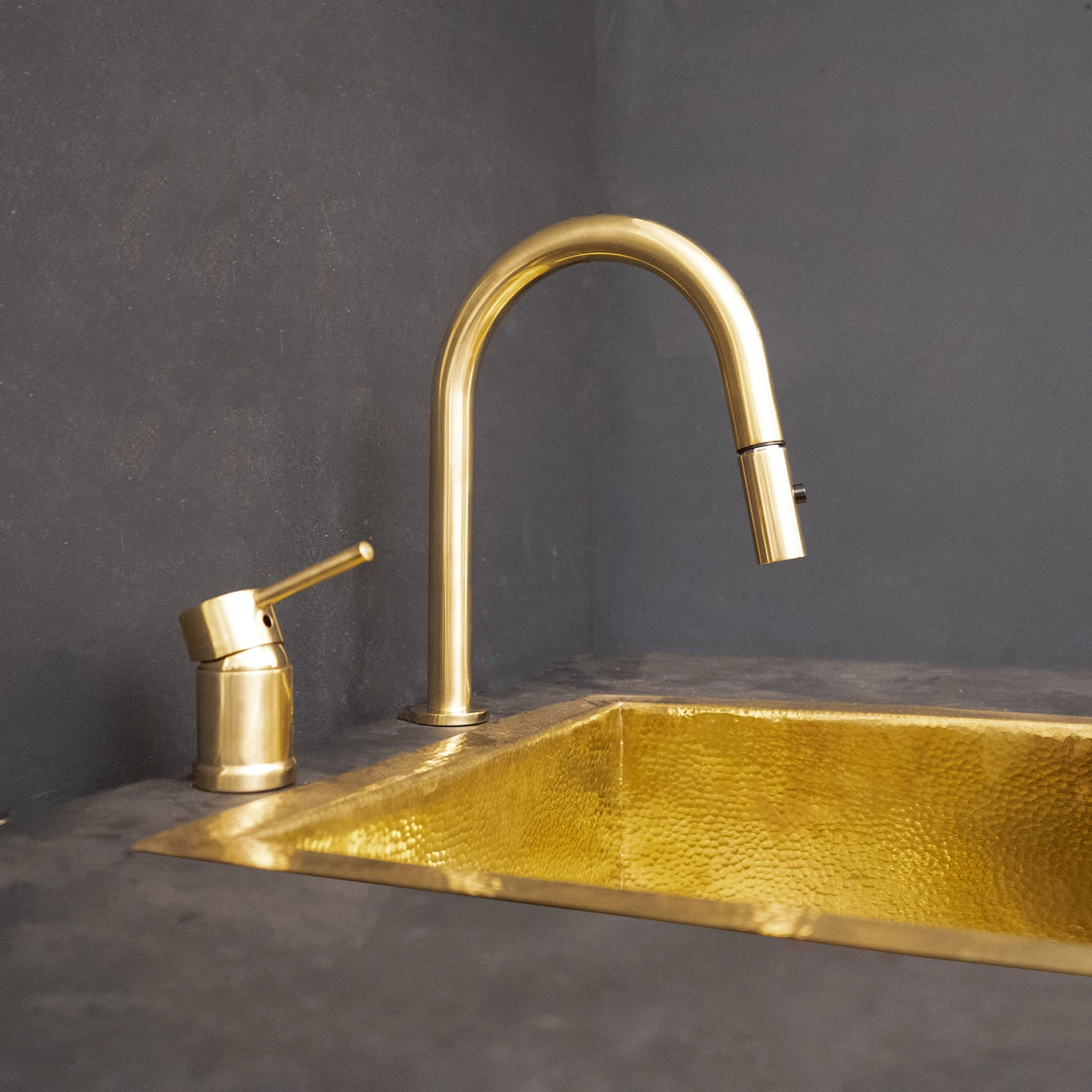  Deck Mounted Unlacquered Brass Single Handle Pull-Down Kitchen Faucet