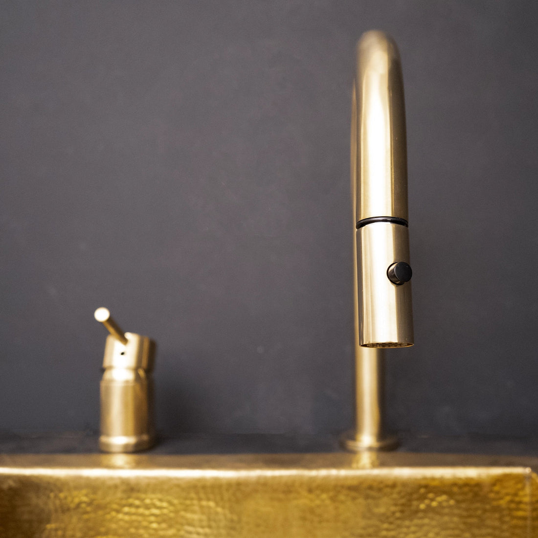  Deck Mounted Unlacquered Brass Single Handle Pull-Down Kitchen Faucet