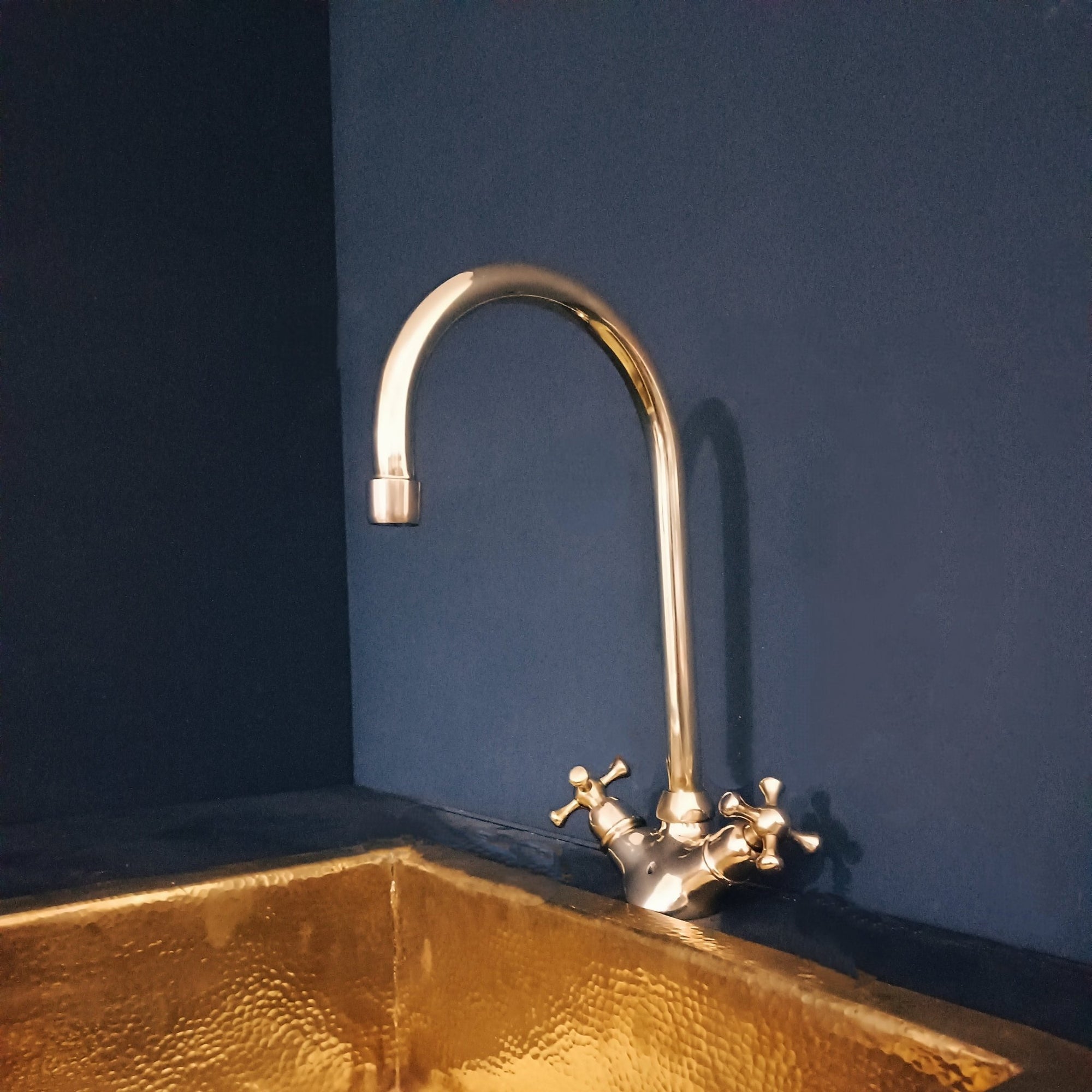 Single Hole Unlacquered Brass Gooseneck Faucet, Handracfted Engraving Bathroom Faucet, Kitchen Faucet Brass Gooseneck Faucet