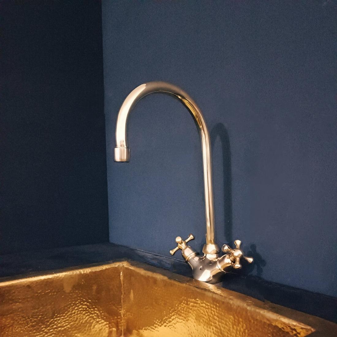 Single Hole Unlacquered Brass Gooseneck Faucet, Handracfted Engraving Bathroom Faucet, Kitchen Faucet Brass Gooseneck Faucet
