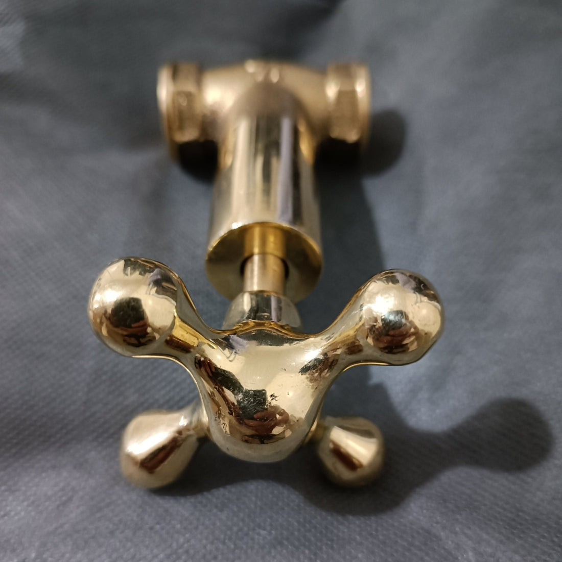  Wall mounted shut off valve with cross handle